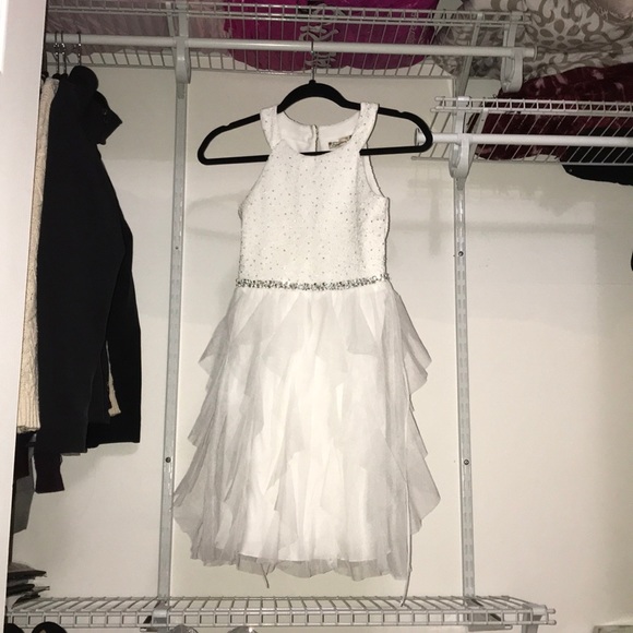 White dress - Picture 1 of 5